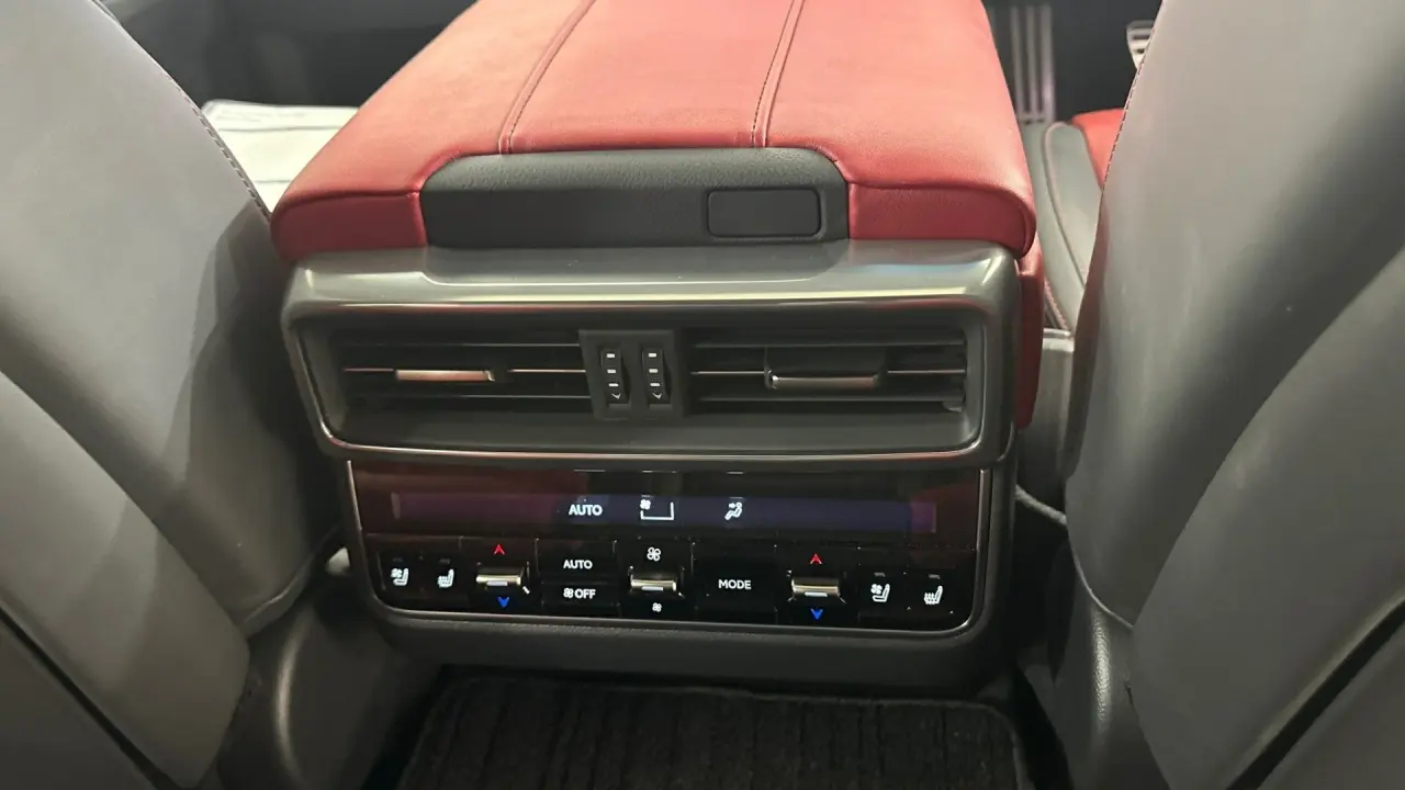 2022 Lexus LX500d Gallery Image 22