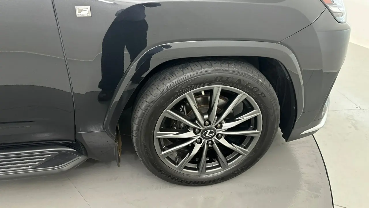 2022 Lexus LX500d Gallery Image 23