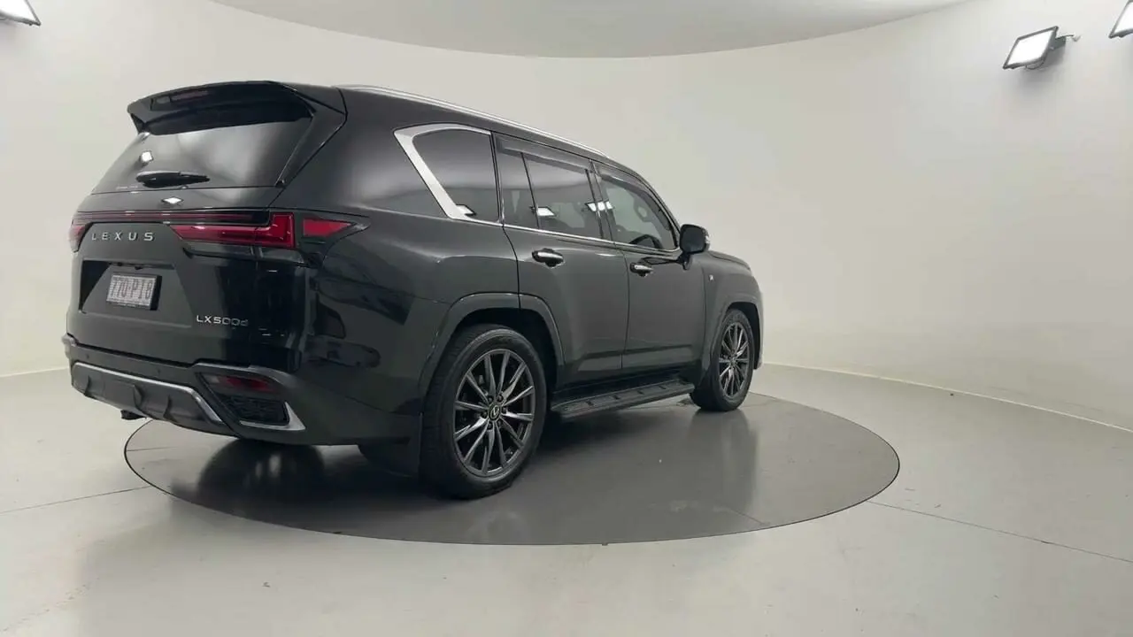2022 Lexus LX500d Gallery Image 5