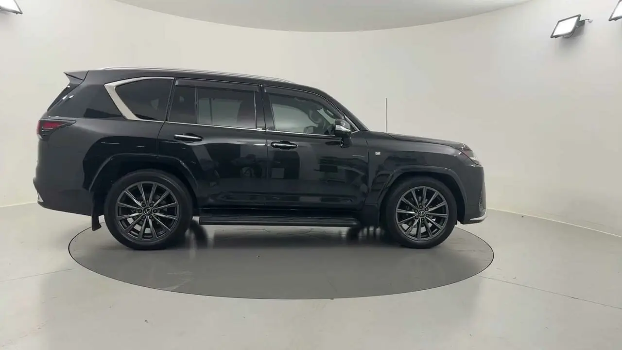 2022 Lexus LX500d Gallery Image 6