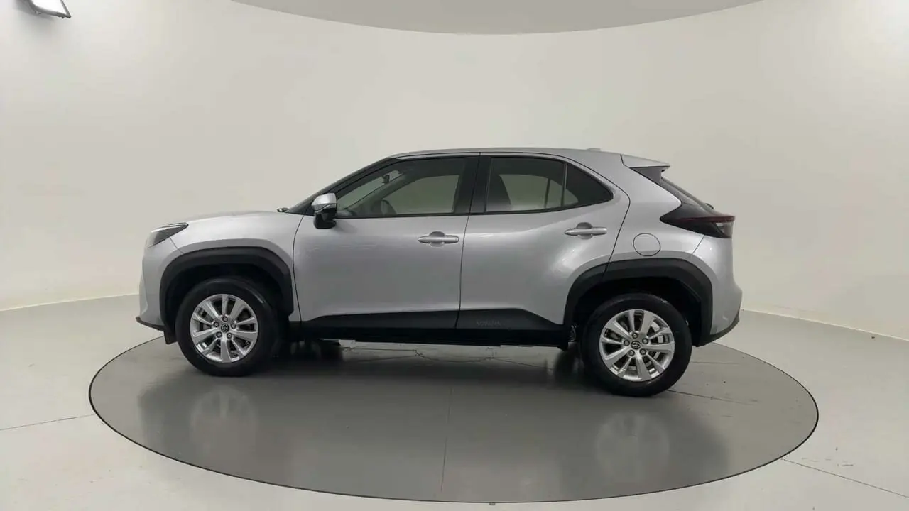 2022 Toyota Yaris Cross Gallery Image 2