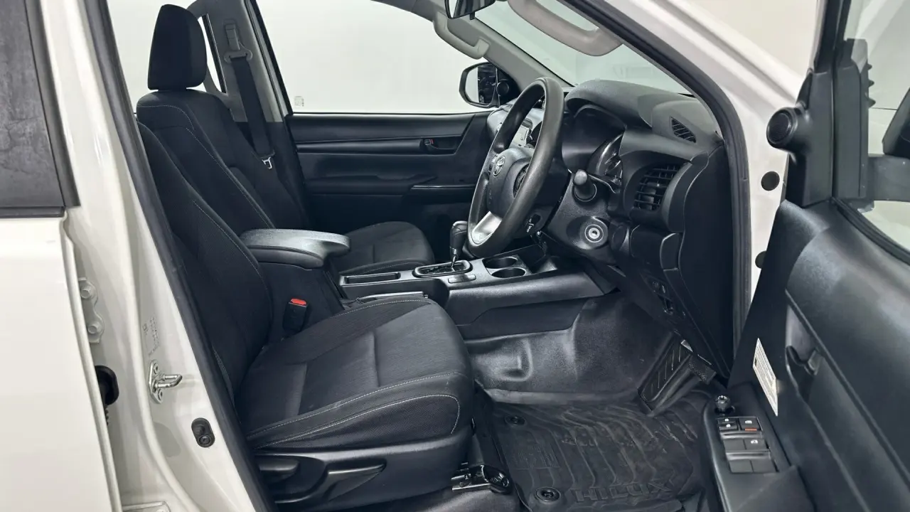 2021 Toyota Hilux Gallery Image 11
