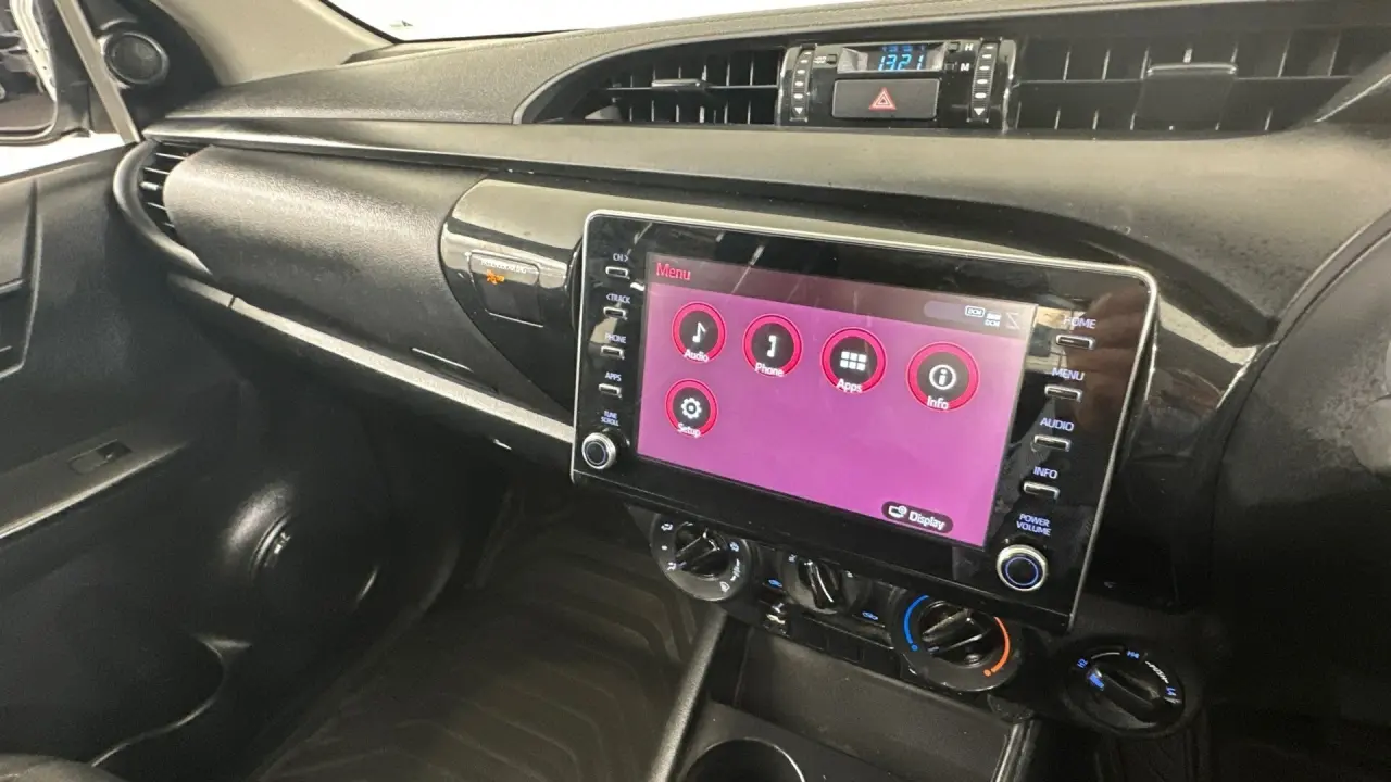 2021 Toyota Hilux Gallery Image 16