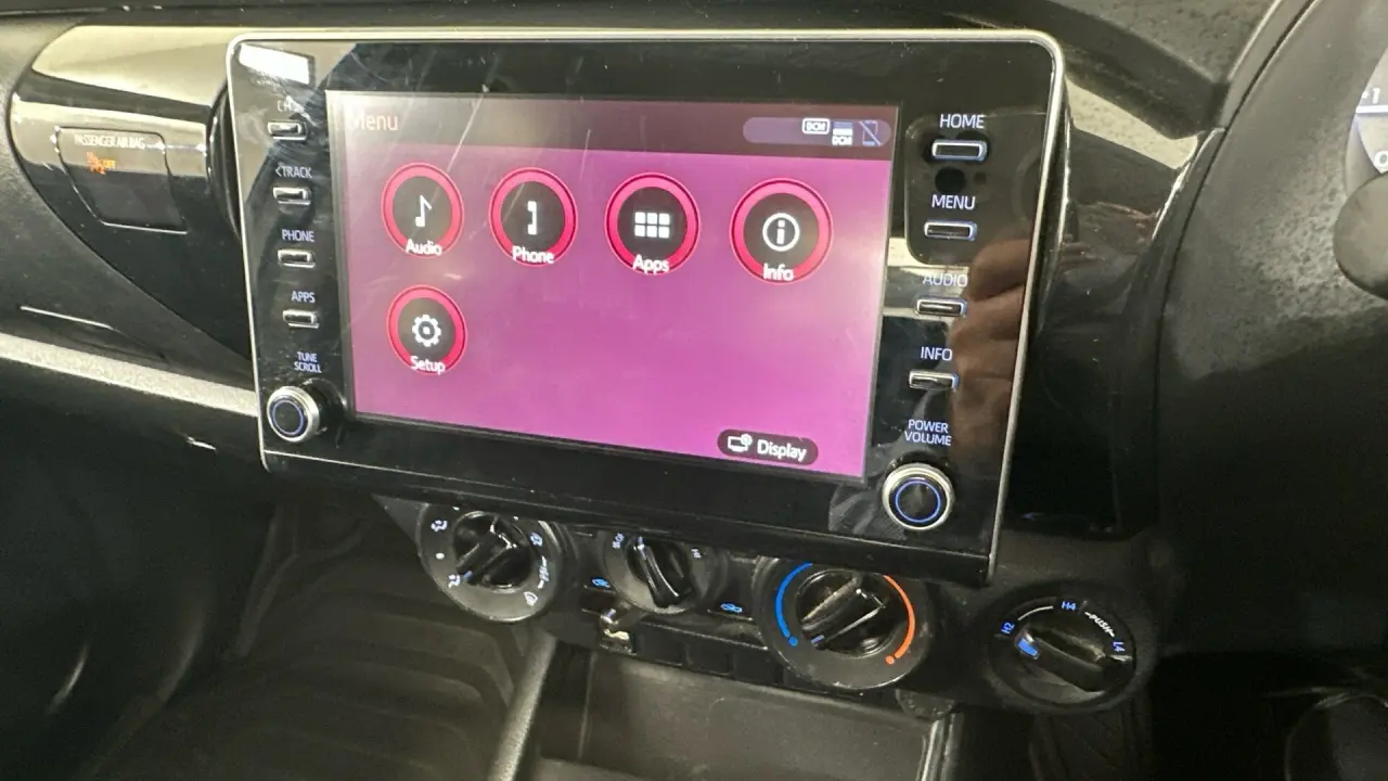 2021 Toyota Hilux Gallery Image 17