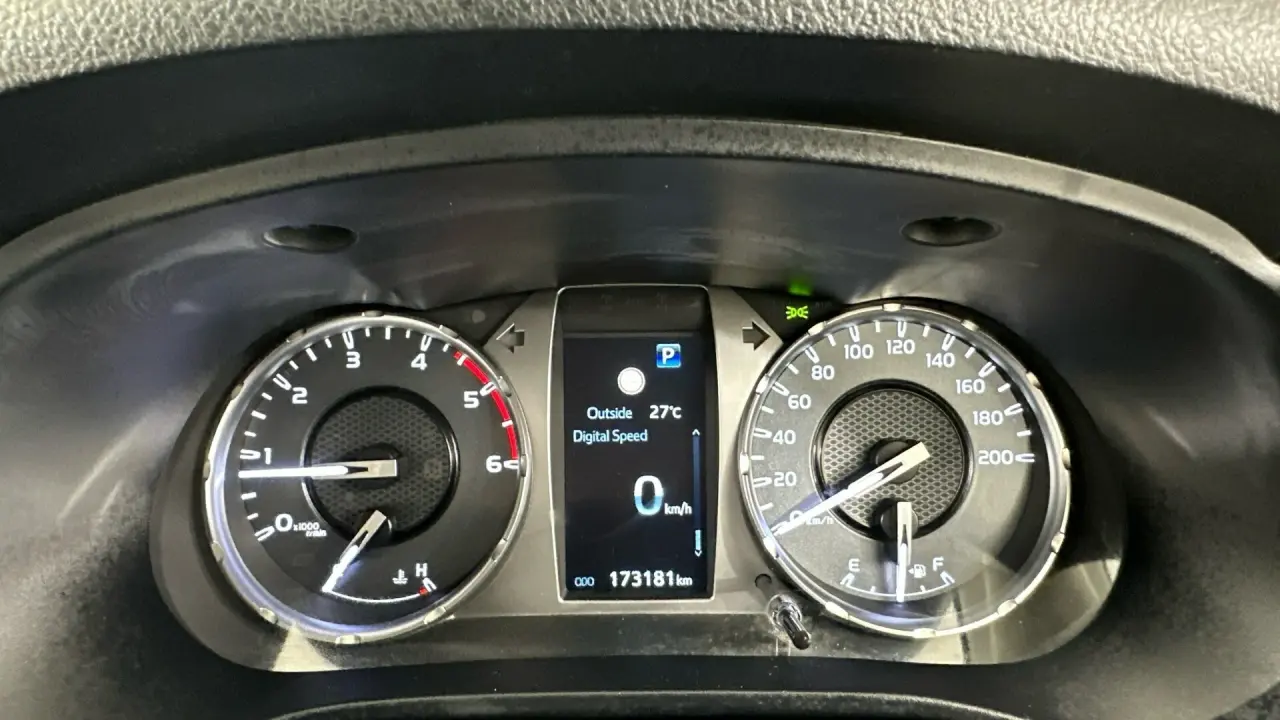 2021 Toyota Hilux Gallery Image 9