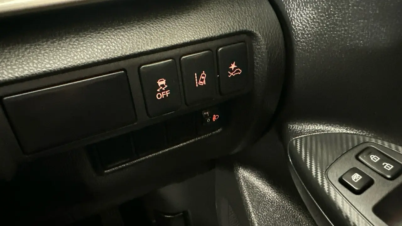 2024 Mitsubishi Eclipse Cross Gallery Image 17