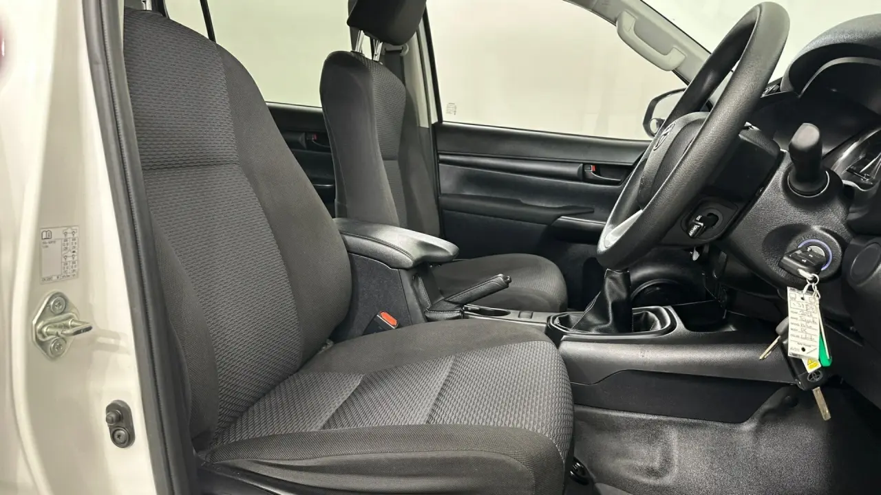 2022 Toyota Hilux Gallery Image 12