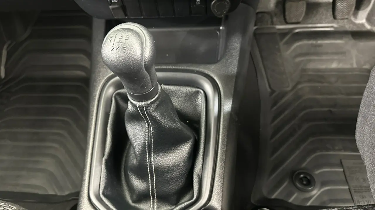 2022 Toyota Hilux Gallery Image 15