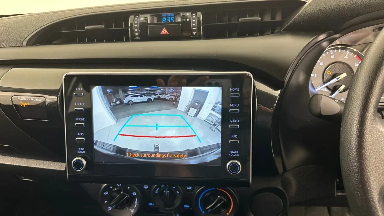 2022 Toyota Hilux Gallery Image 16