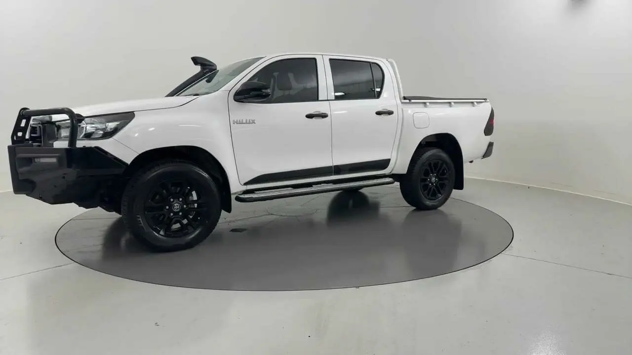 2022 Toyota Hilux Gallery Image 2