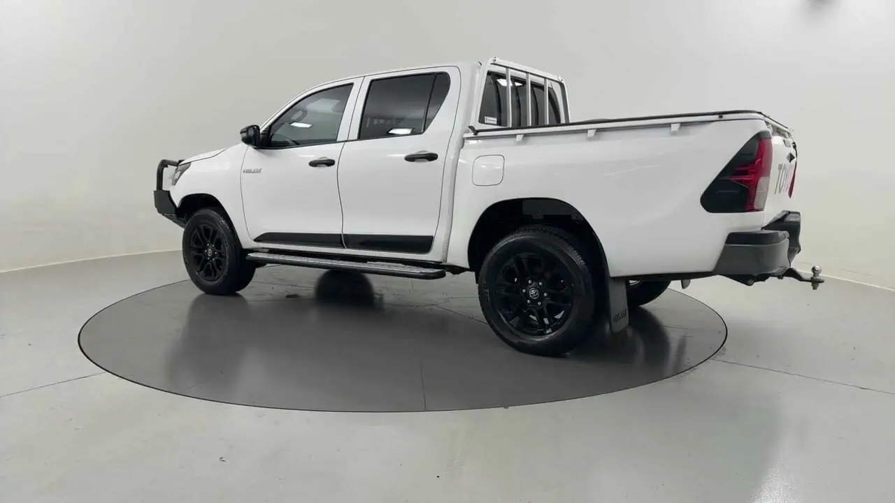 2022 Toyota Hilux Gallery Image 3