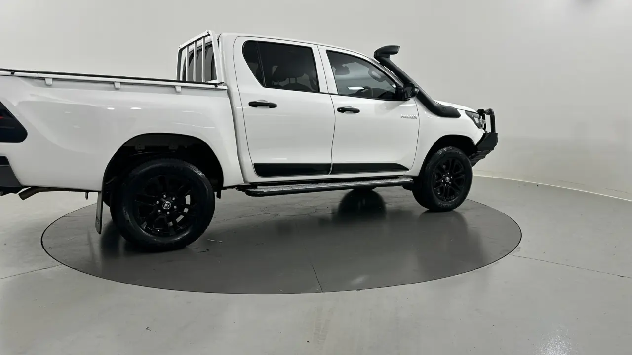 2022 Toyota Hilux Gallery Image 6