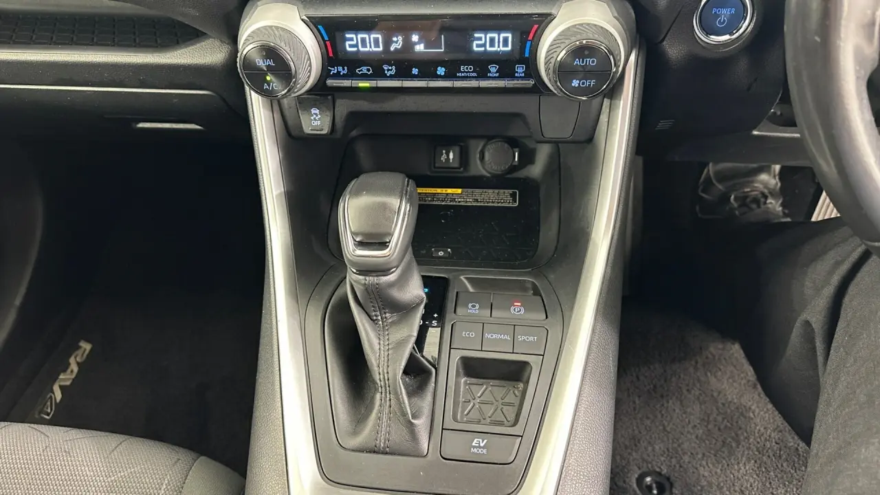 2019 Toyota RAV4 Gallery Image 13