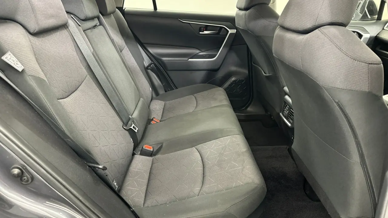2019 Toyota RAV4 Gallery Image 16