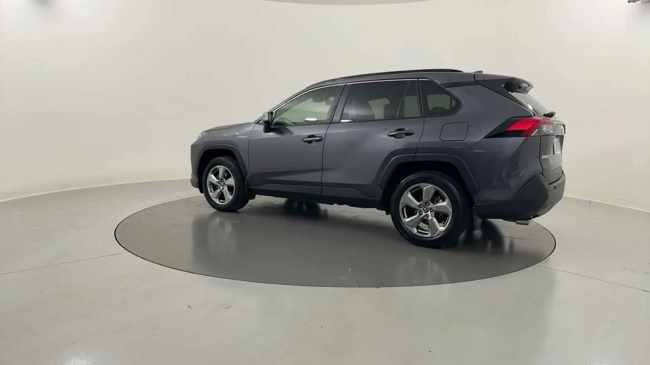 2019 Toyota RAV4 Gallery Image 3