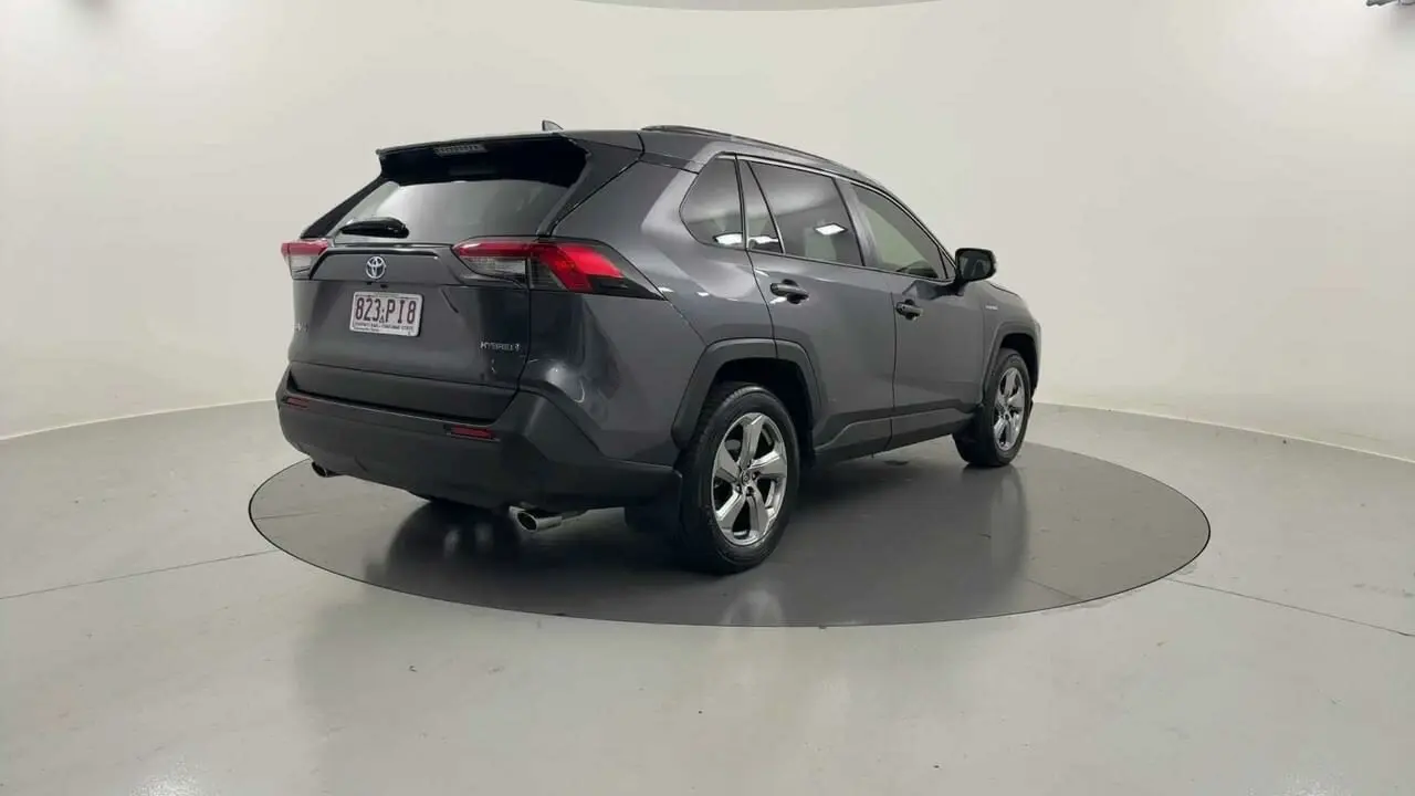 2019 Toyota RAV4 Gallery Image 5