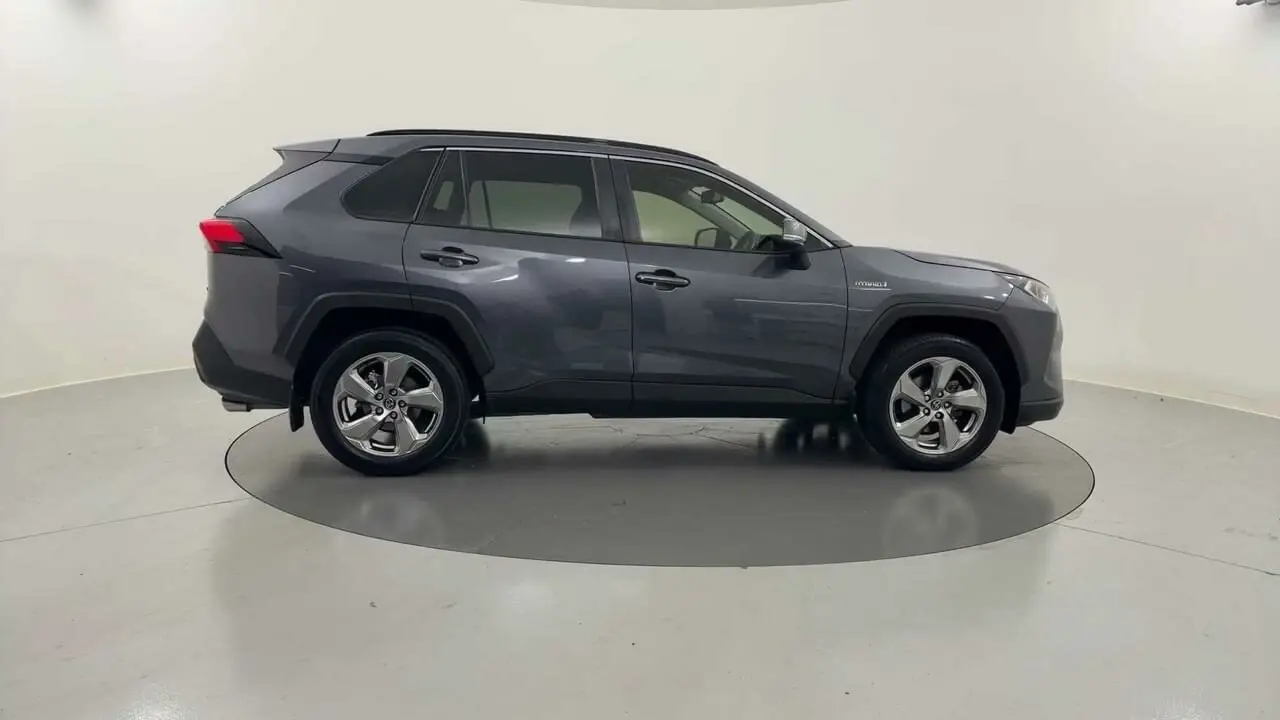 2019 Toyota RAV4 Gallery Image 6