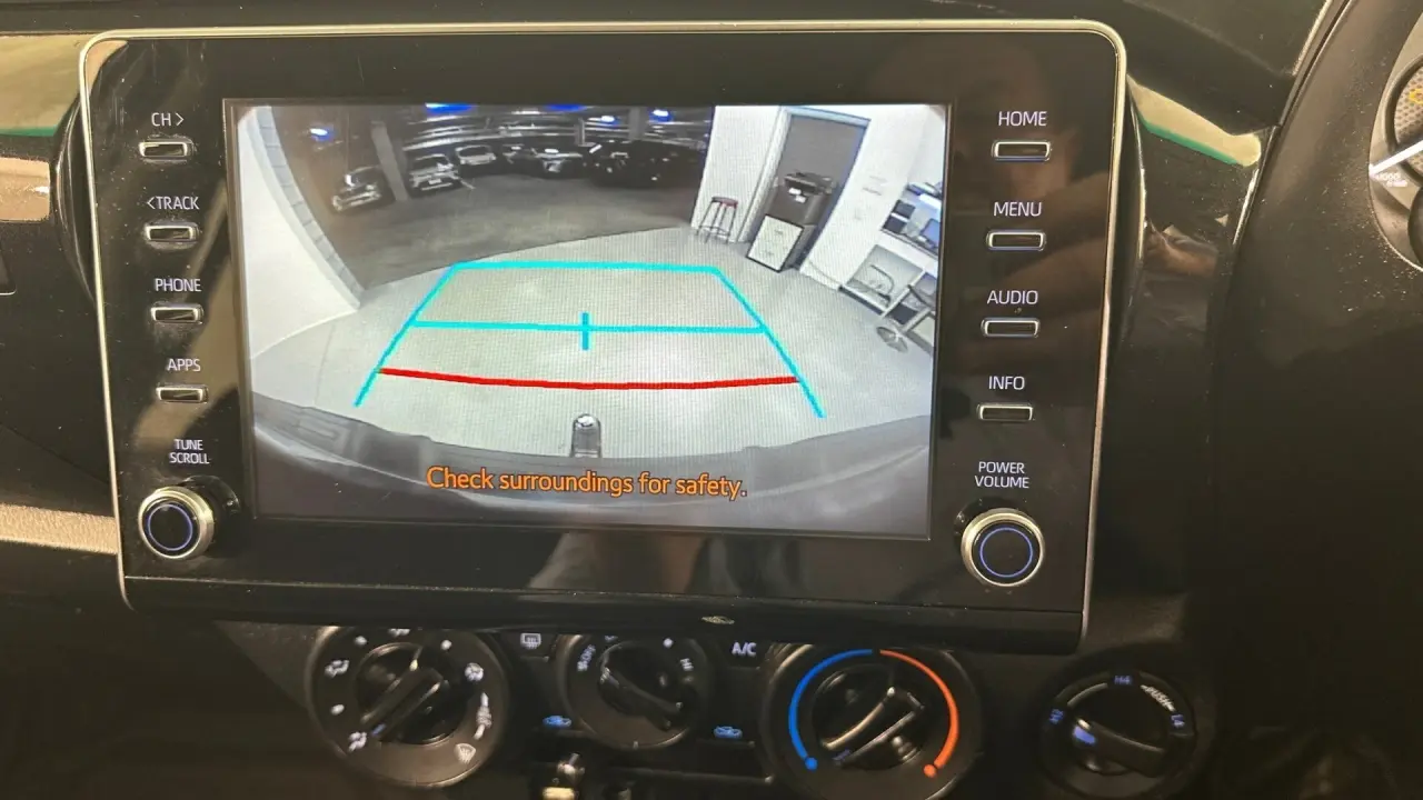 2020 Toyota Hilux Gallery Image 11