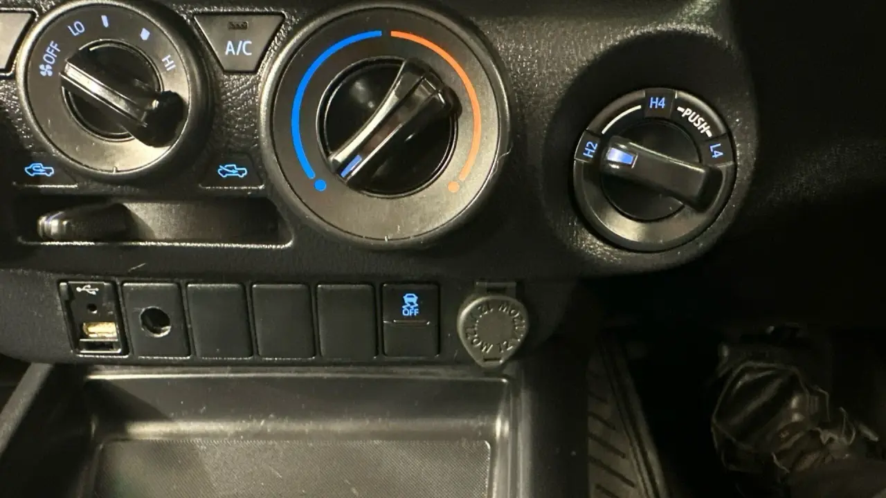 2020 Toyota Hilux Gallery Image 12