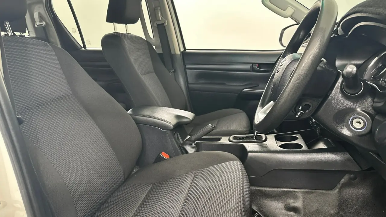 2020 Toyota Hilux Gallery Image 16