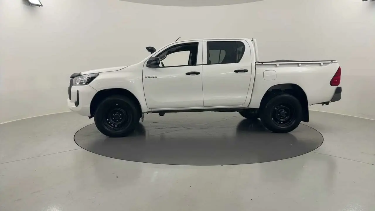 2020 Toyota Hilux Gallery Image 2