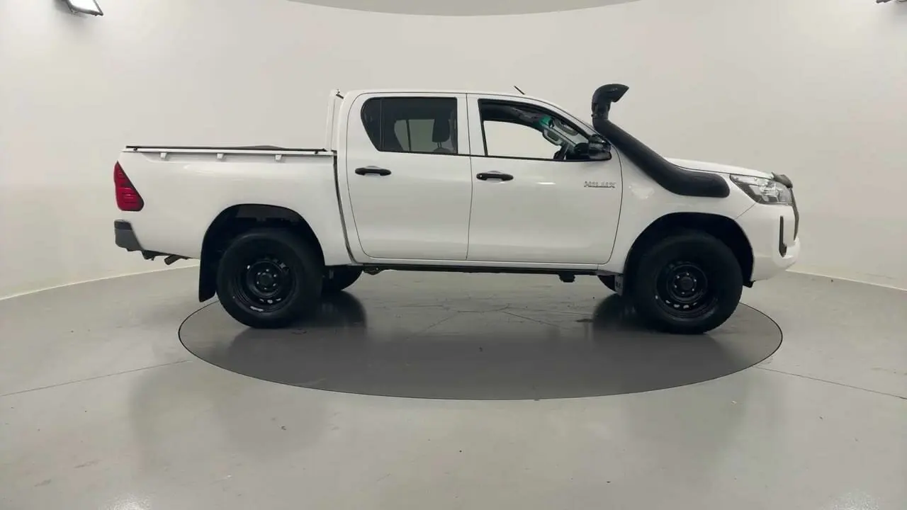 2020 Toyota Hilux Gallery Image 6