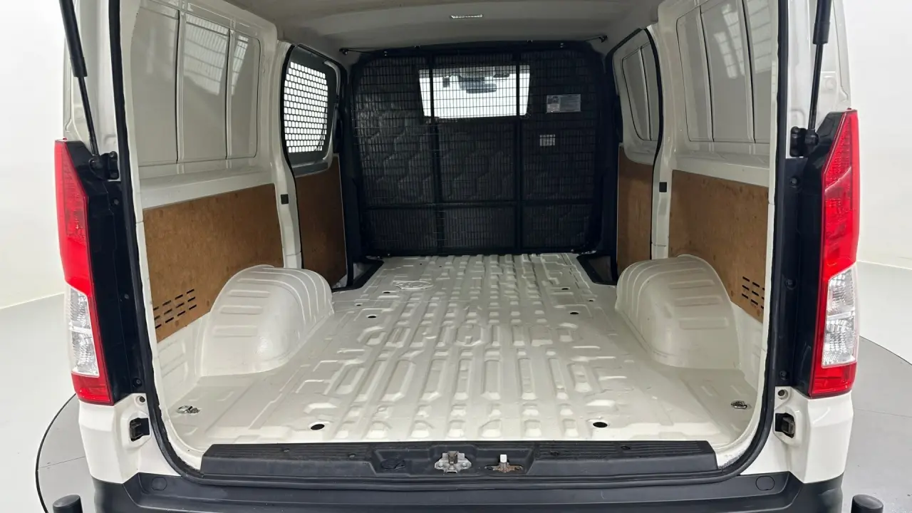 2019 Toyota HiAce Gallery Image 17