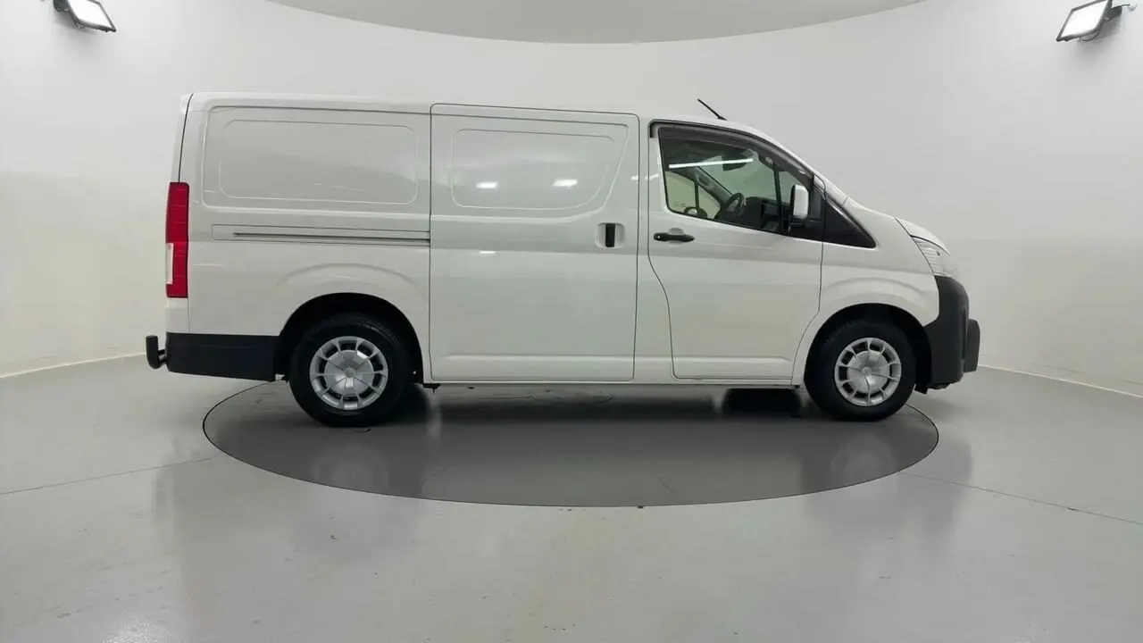 2019 Toyota HiAce Gallery Image 6