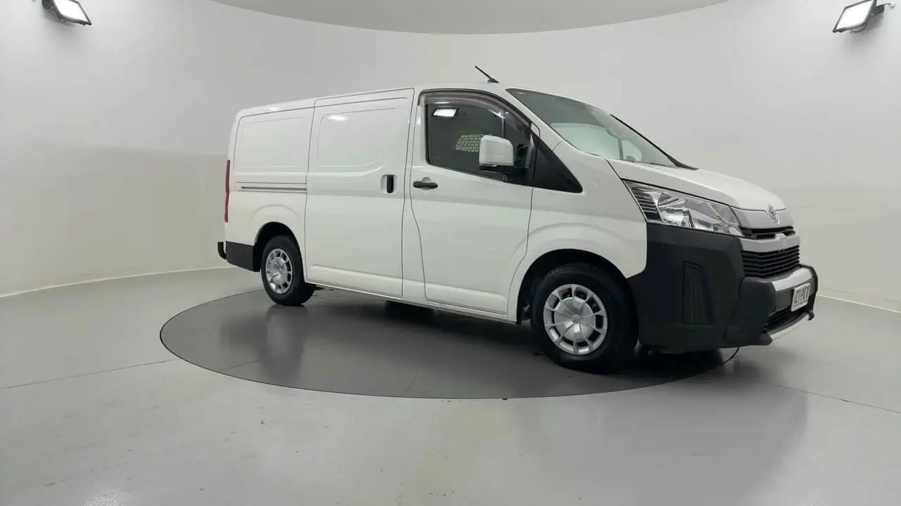 2019 Toyota HiAce Gallery Image 7