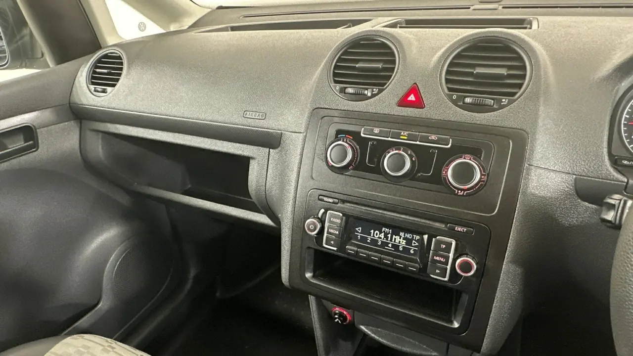 2012 Volkswagen Caddy Gallery Image 11