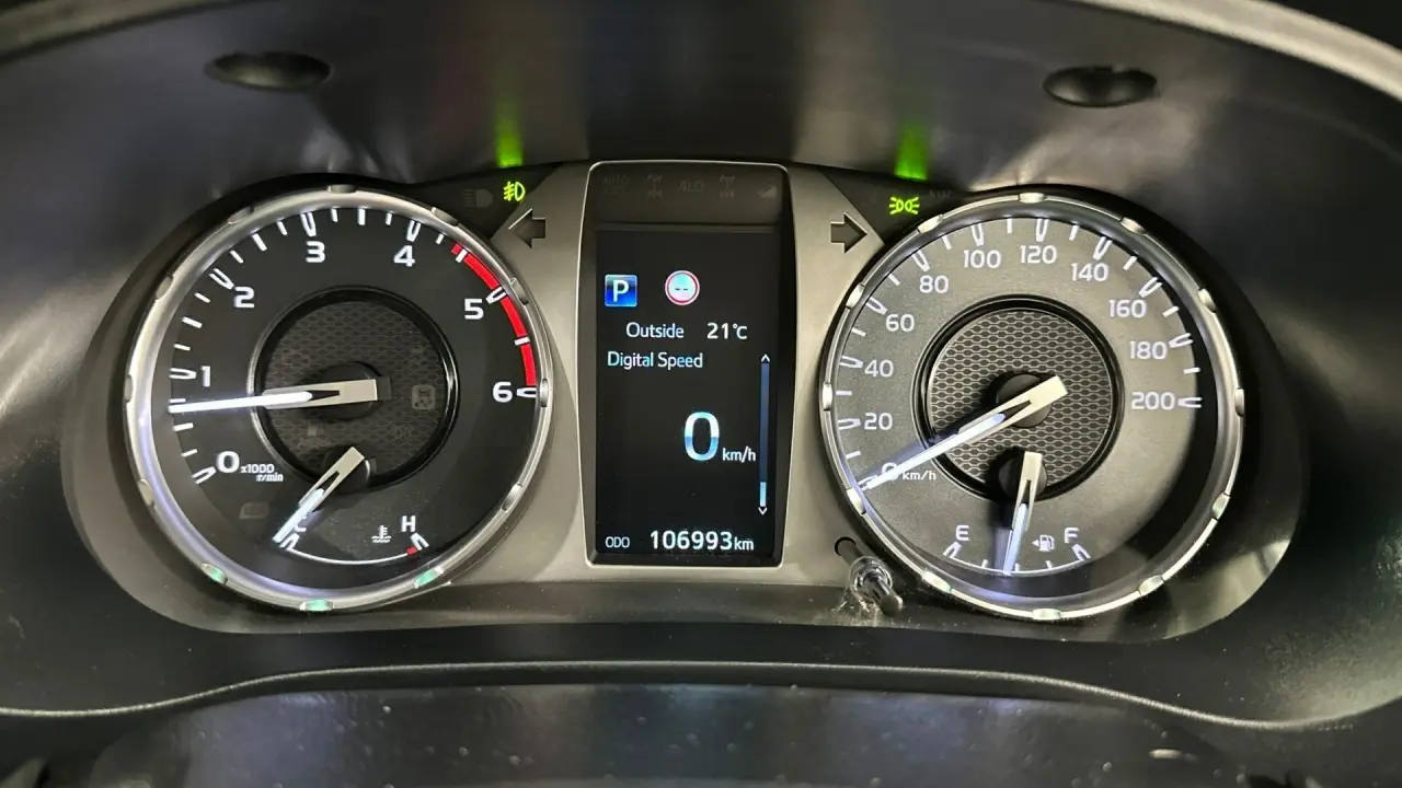 2020 Toyota Hilux Gallery Image 4