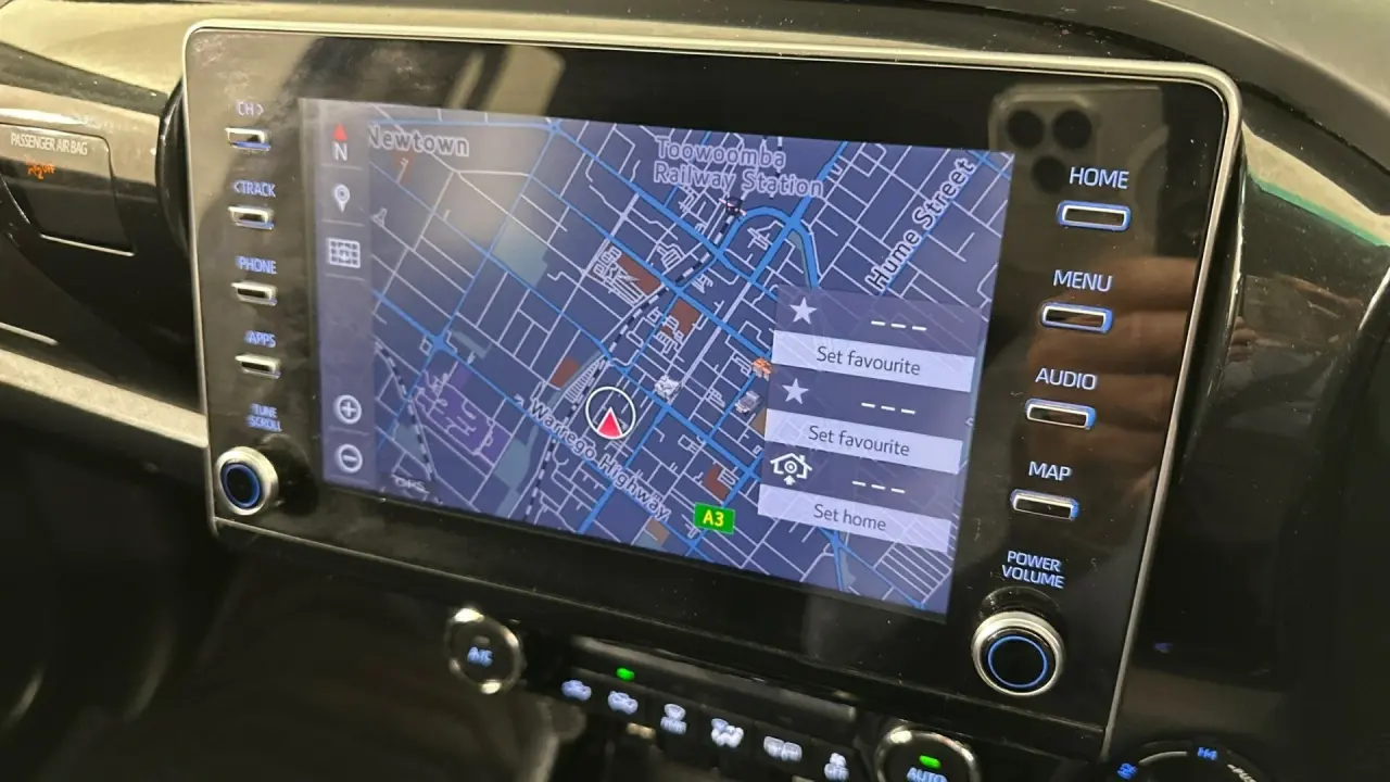 2020 Toyota Hilux Gallery Image 6