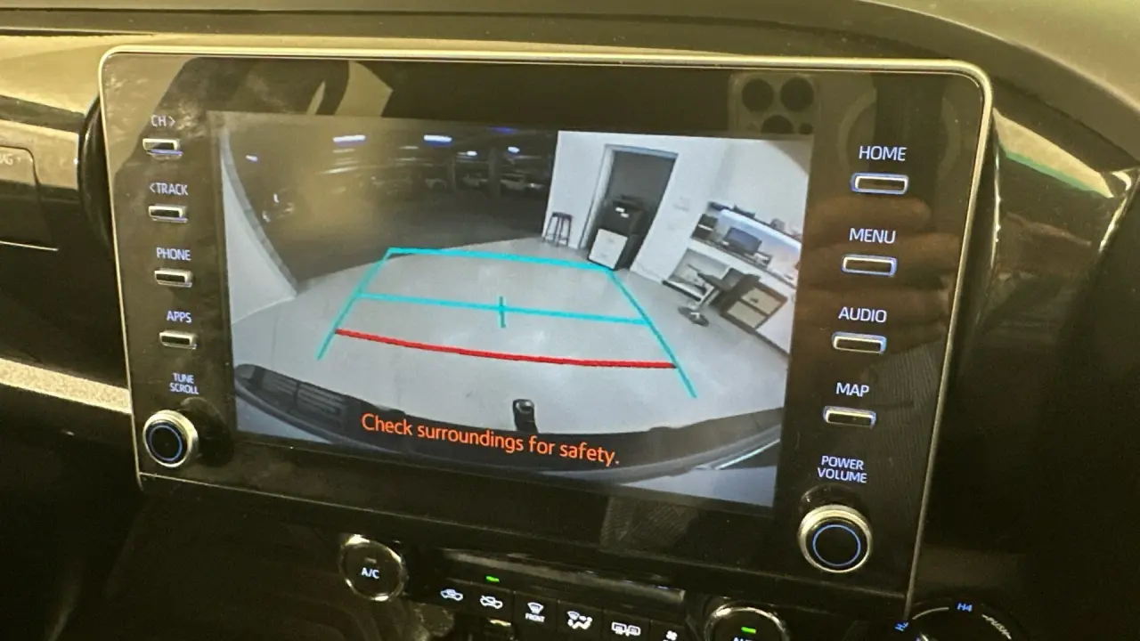 2020 Toyota Hilux Gallery Image 7