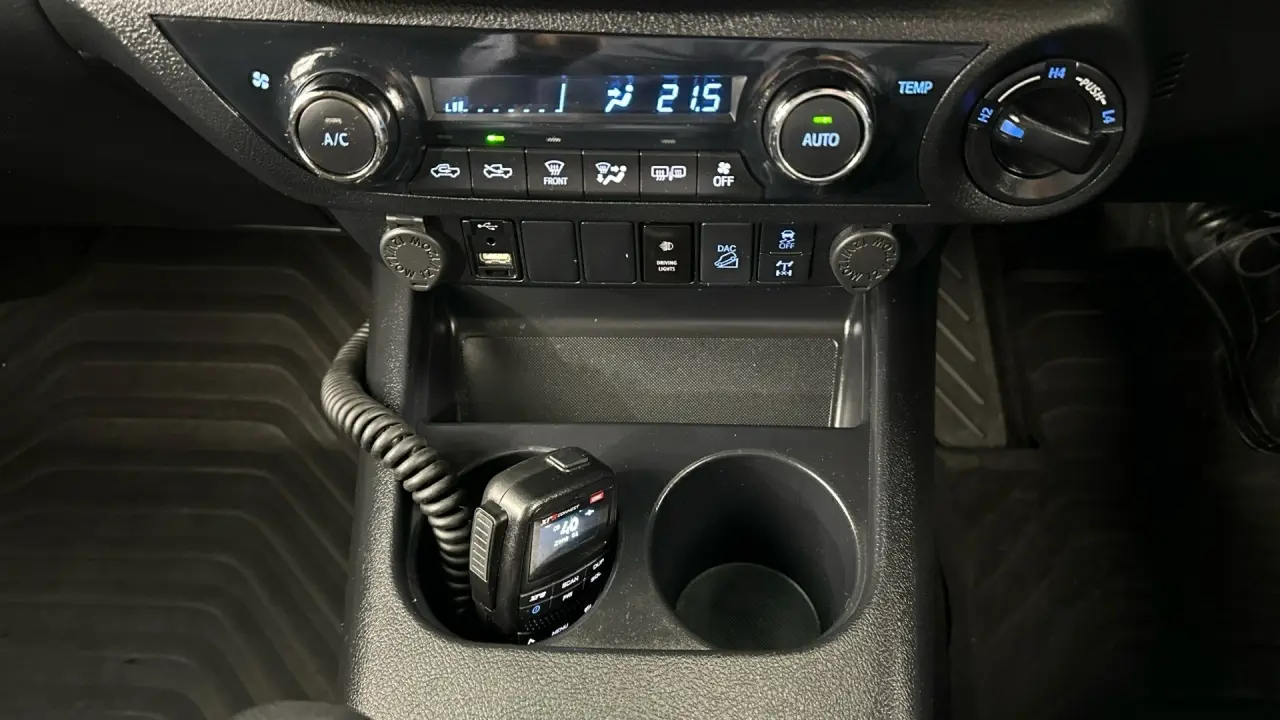 2020 Toyota Hilux Gallery Image 8