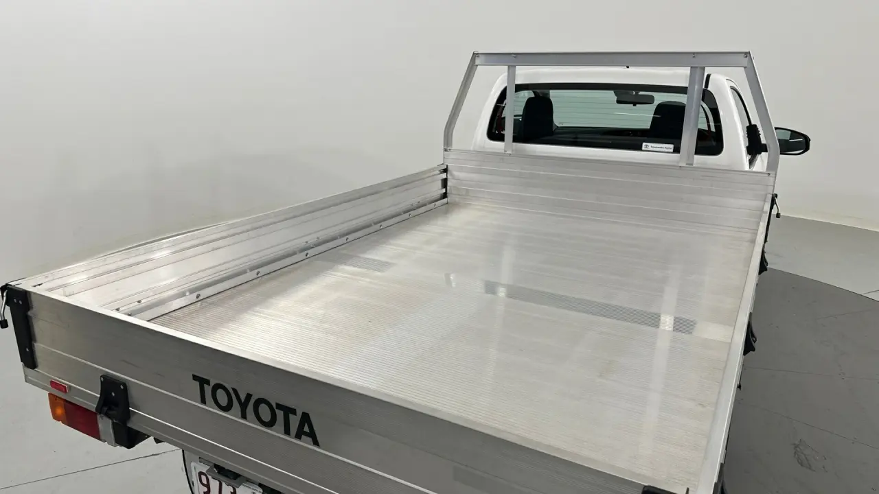 2020 Toyota Hilux Gallery Image 11