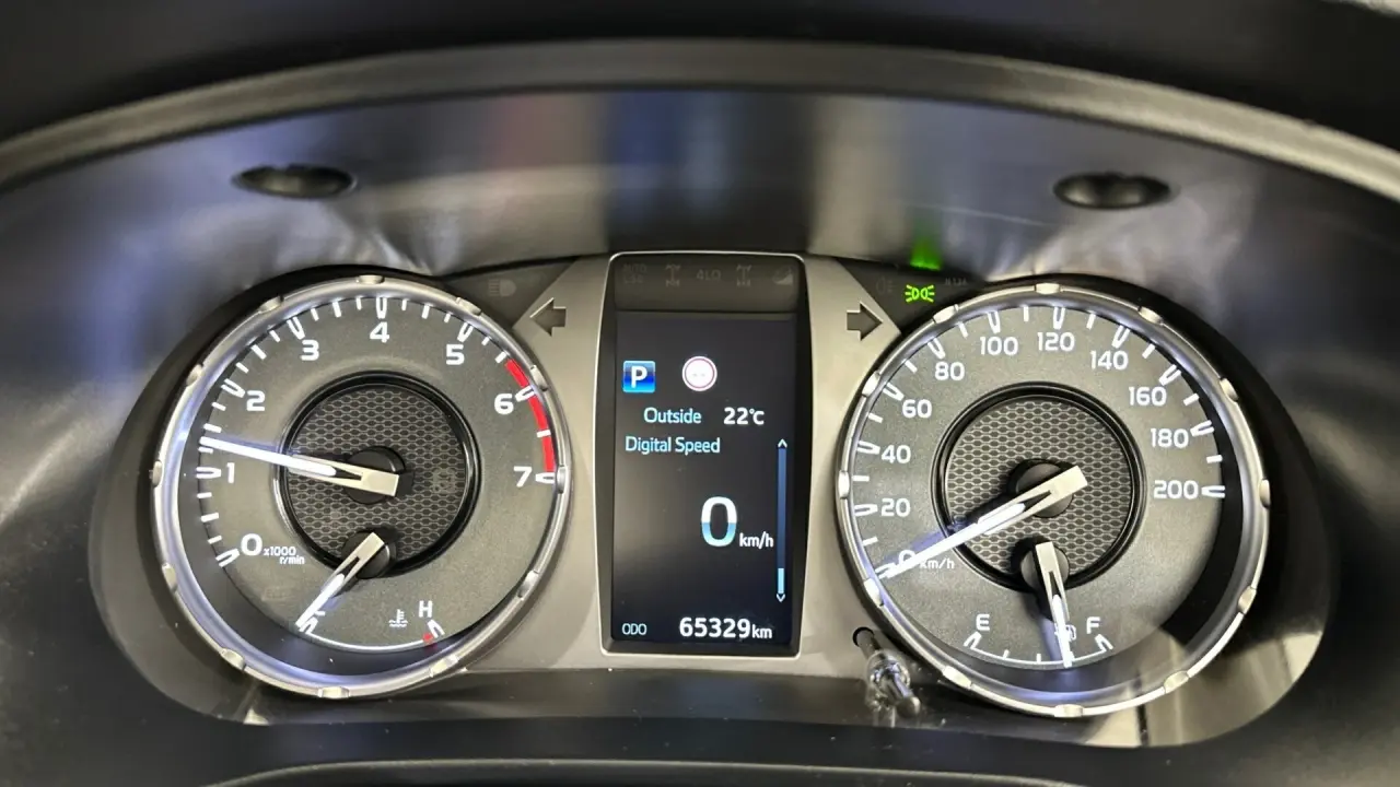 2020 Toyota Hilux Gallery Image 2