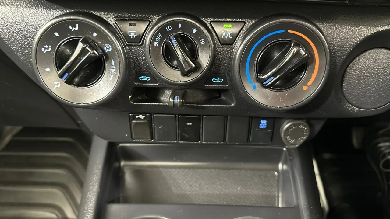 2020 Toyota Hilux Gallery Image 5