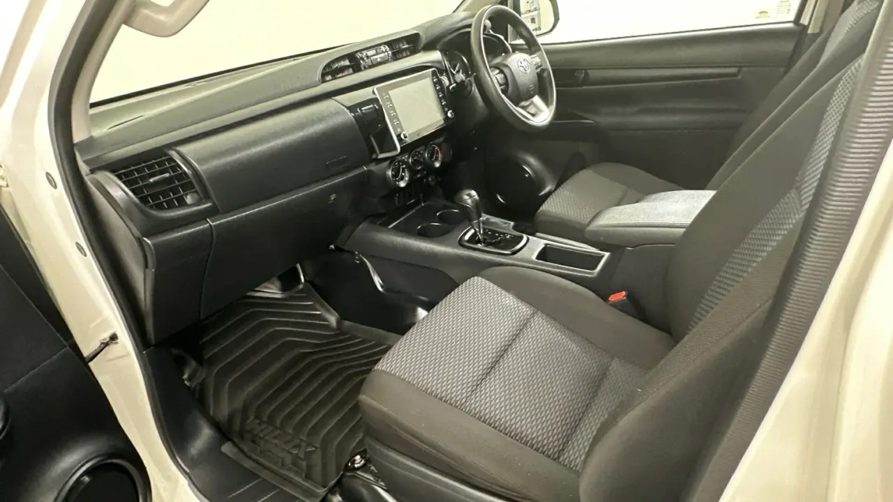 2020 Toyota Hilux Gallery Image 8