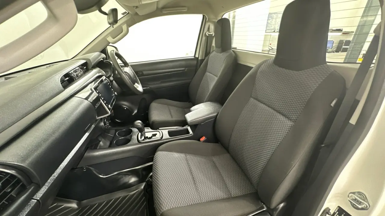 2020 Toyota Hilux Gallery Image 9