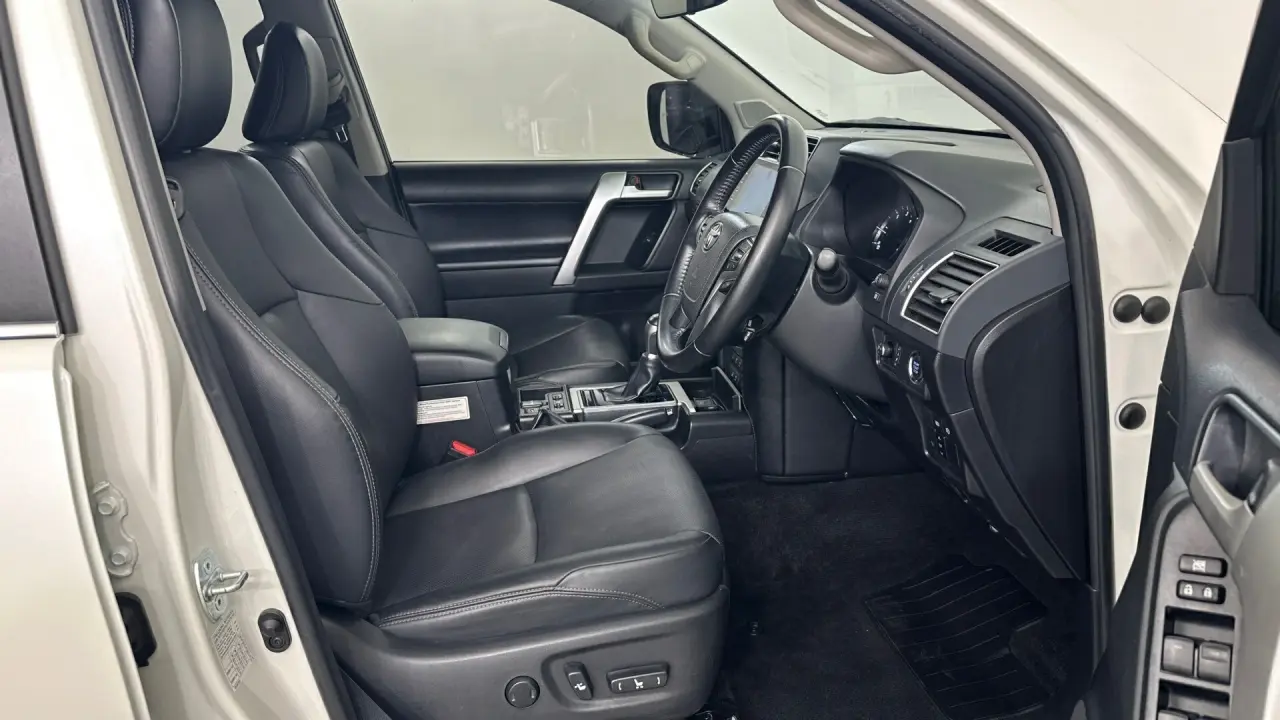 2020 Toyota Landcruiser Prado Gallery Image 10