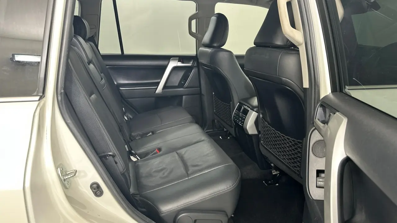 2020 Toyota Landcruiser Prado Gallery Image 11