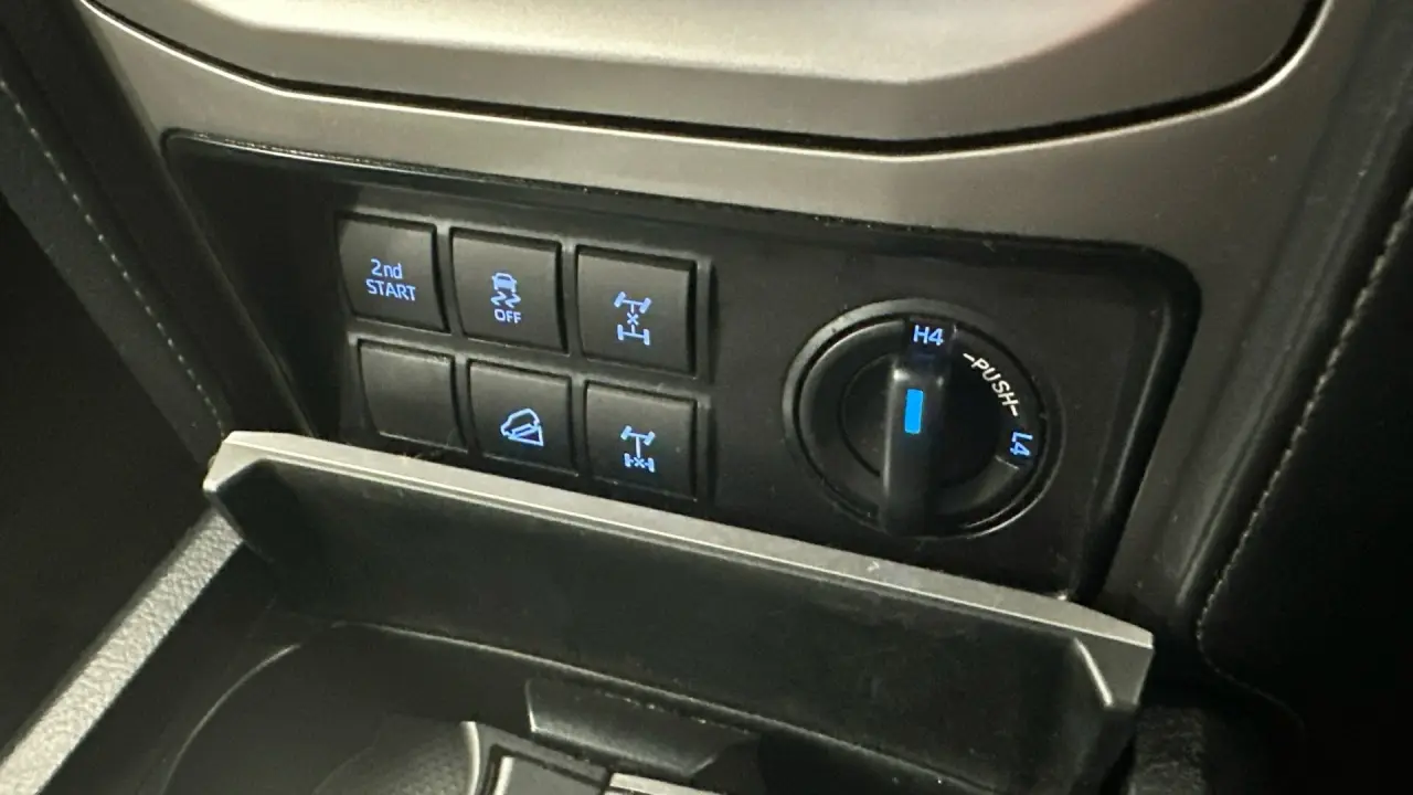 2020 Toyota Landcruiser Prado Gallery Image 17