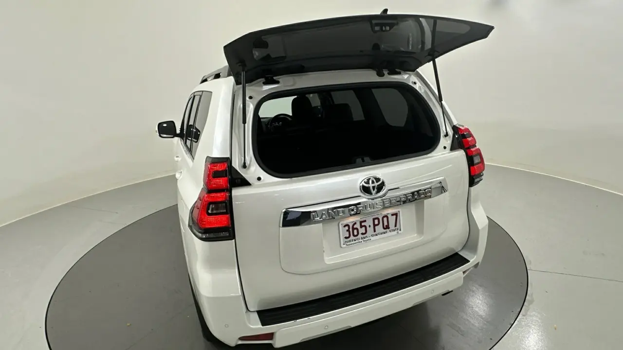 2020 Toyota Landcruiser Prado Gallery Image 21