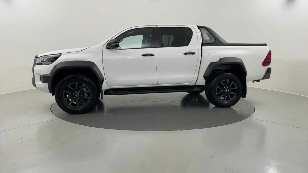 2024 Toyota Hilux Gallery Image 2