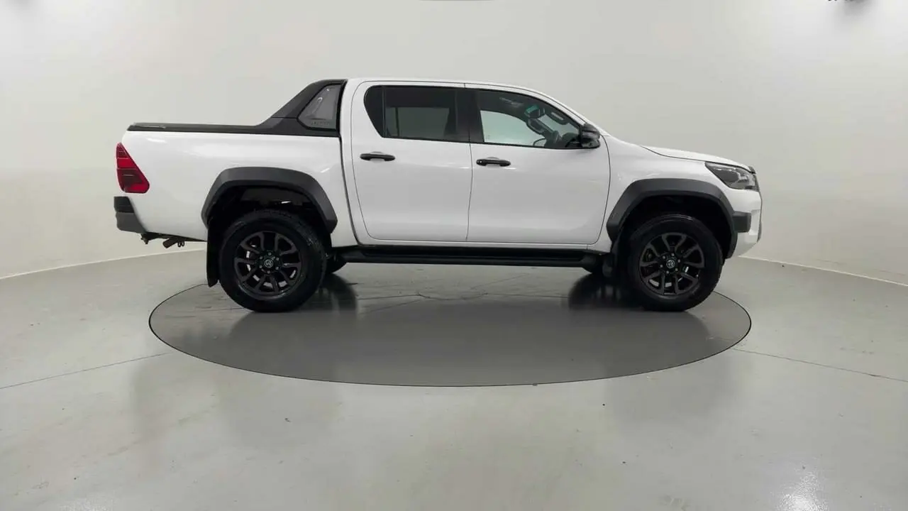 2024 Toyota Hilux Gallery Image 6