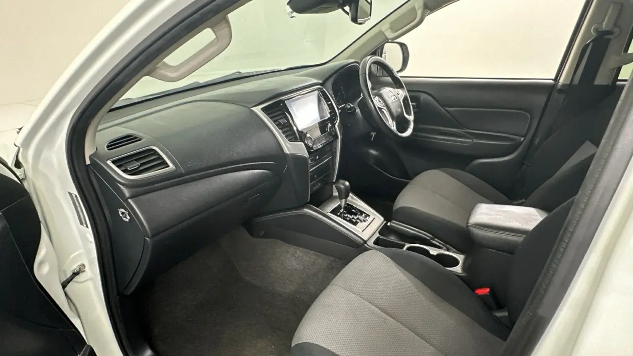 2022 Mitsubishi Triton Gallery Image 10