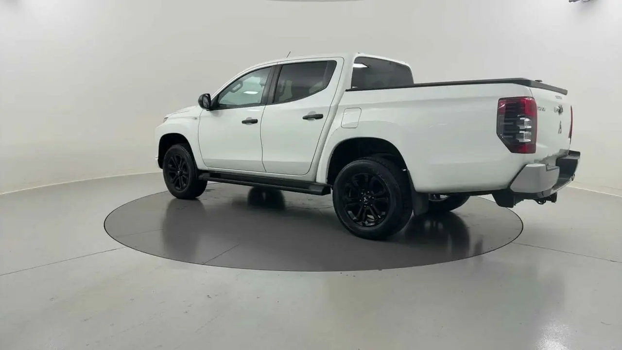 2022 Mitsubishi Triton Gallery Image 17