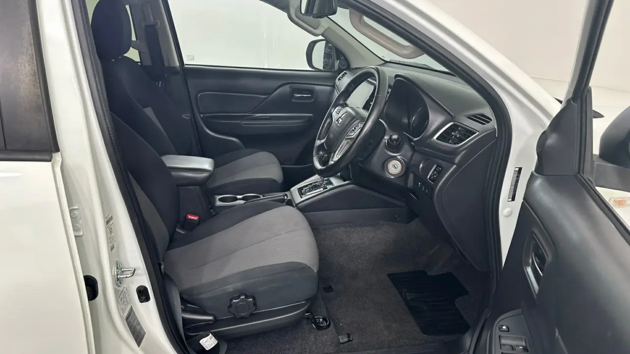 2022 Mitsubishi Triton Gallery Image 3