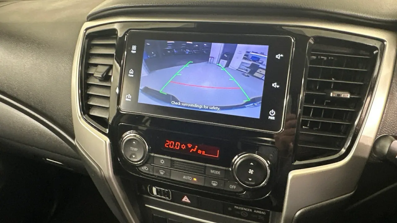 2022 Mitsubishi Triton Gallery Image 6