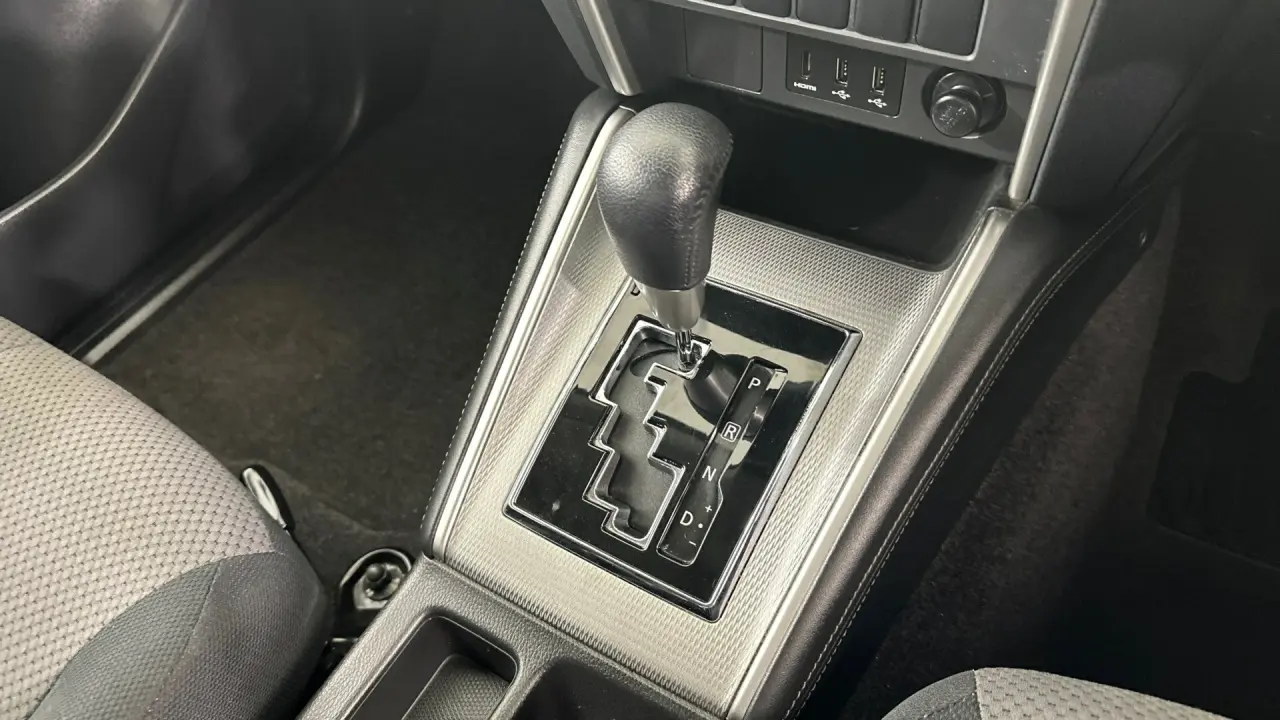 2022 Mitsubishi Triton Gallery Image 8